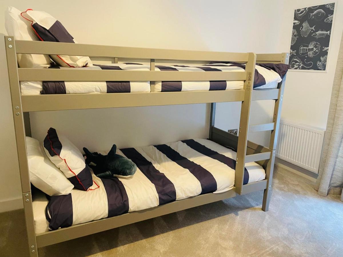 3 Pier West * Portrush