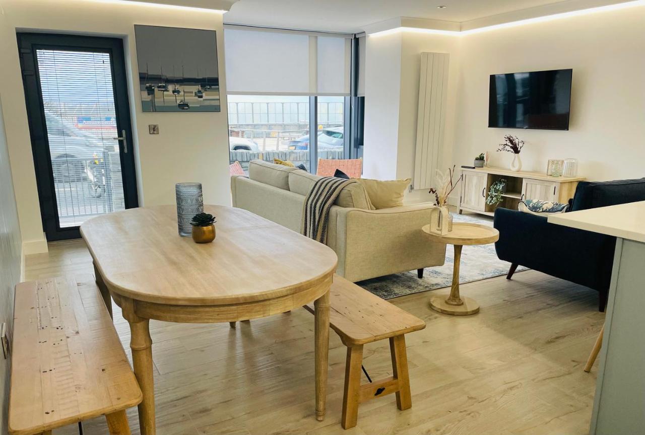 Apartment 3 Pier West *